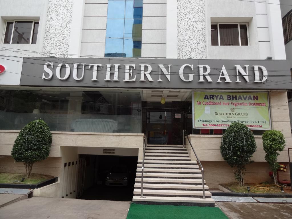 Hotel Southern Grand Vidzsajavádá Kültér fotó