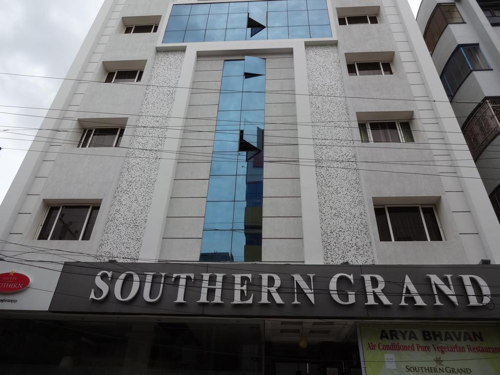 Hotel Southern Grand Vidzsajavádá Kültér fotó