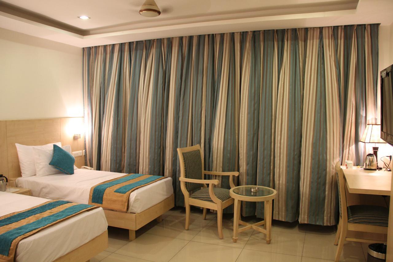 Hotel Southern Grand Vidzsajavádá Kültér fotó