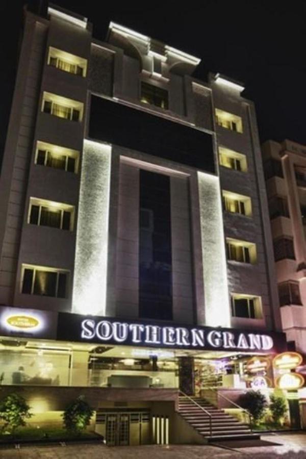 Hotel Southern Grand Vidzsajavádá Kültér fotó